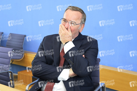 Bundespressekonferenz Neuer Wehrdienst in Berlin